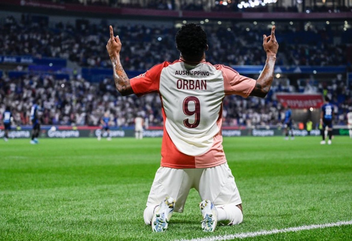 Gift Orban stuns with humble gesture, hands Man of the Match award to Lacazette