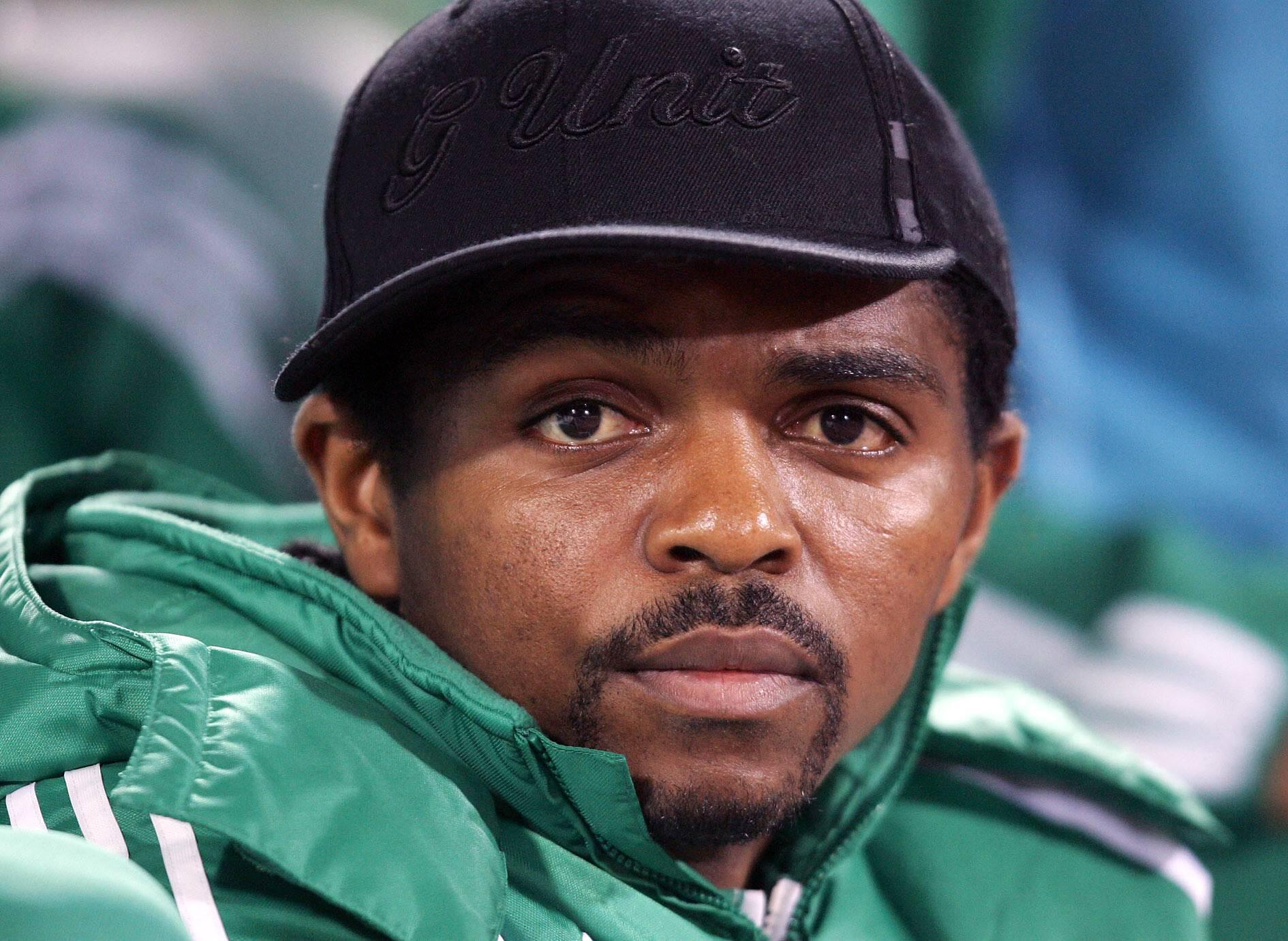 WATCH: Super Eagles star ranks Arsenal great Kanu above Yekini & Osimhen as Nigeria’s all-time greatest striker